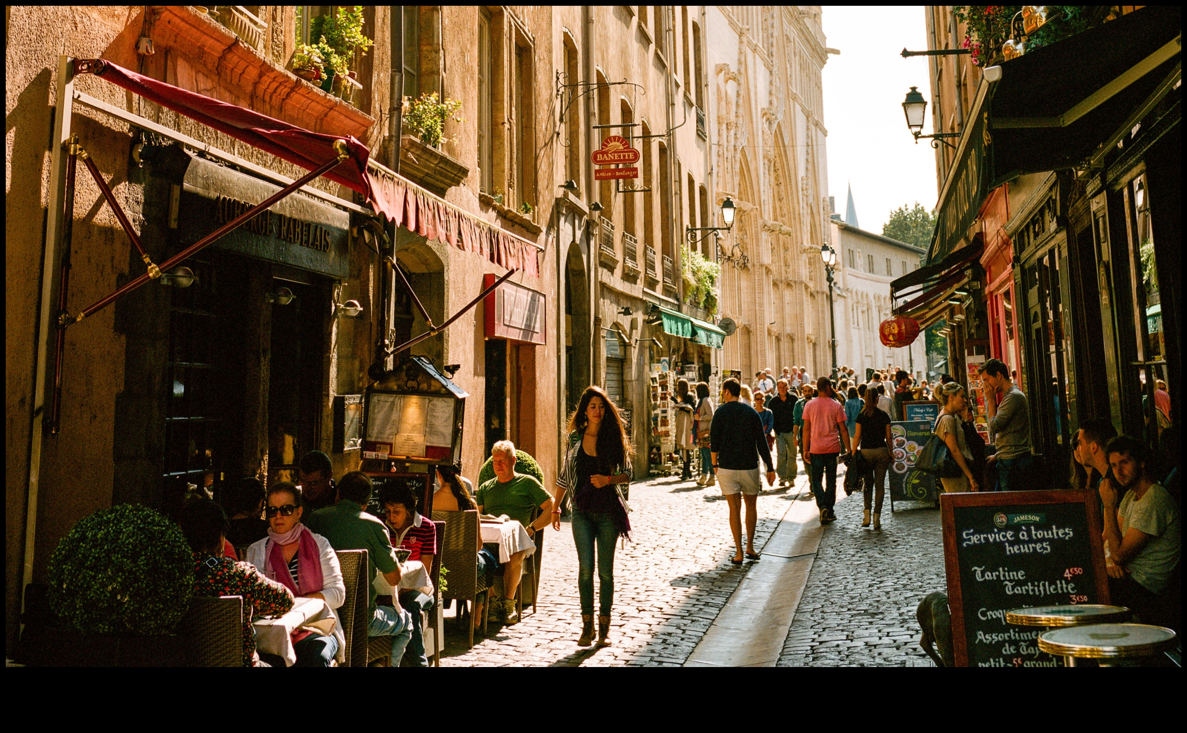 Lyon'un Lezzetleri: Gastronomik Başkentten Mutfak Taşları